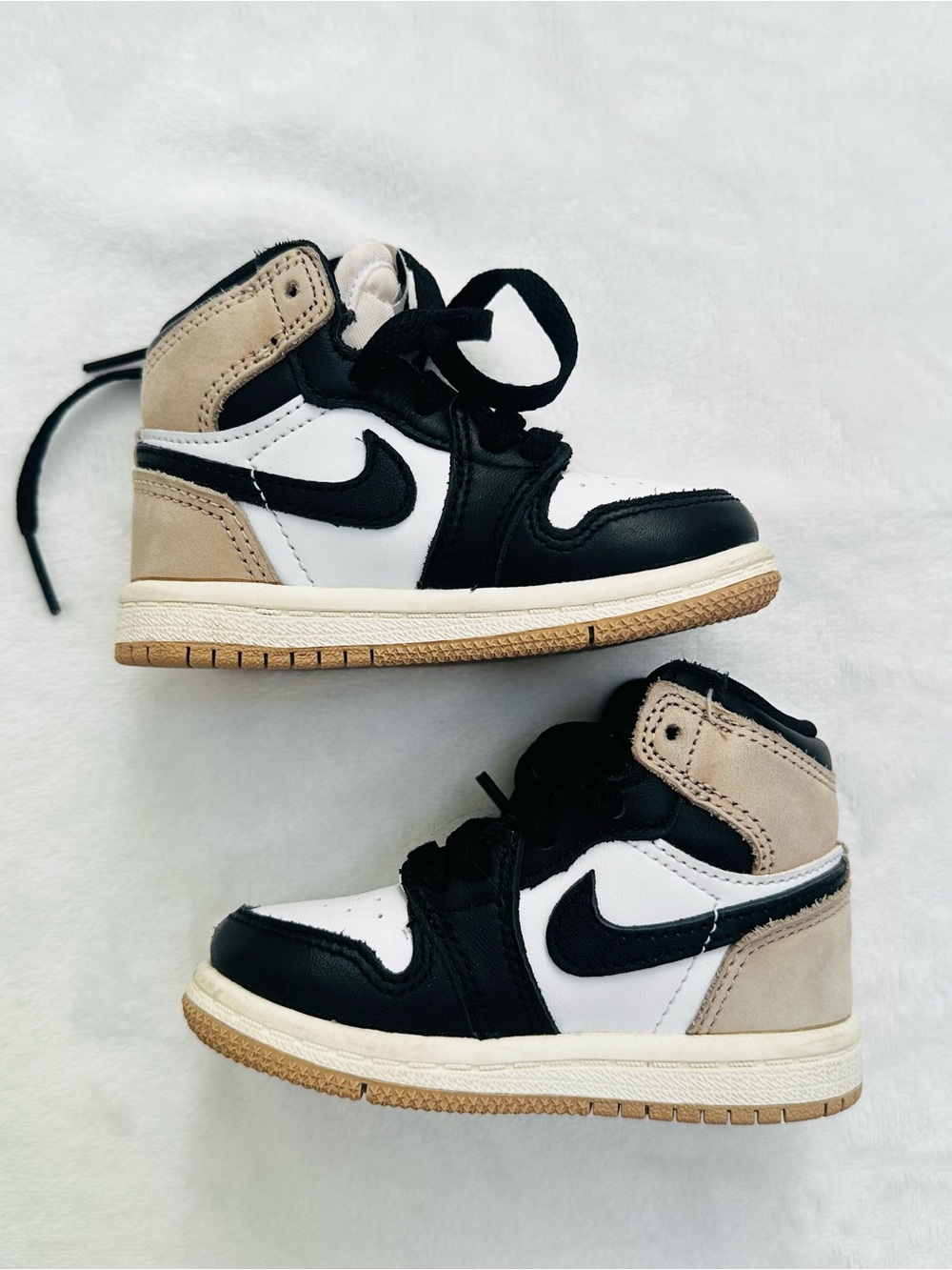 Nike Air Jordan’s Retro High OG “Latte” High Top Size 5c